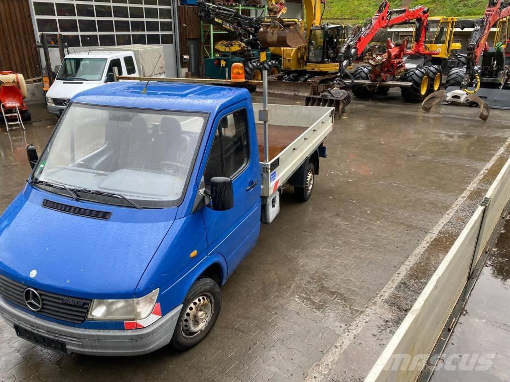 Mercedes-Benz 208 D Flatbed kamyonlar