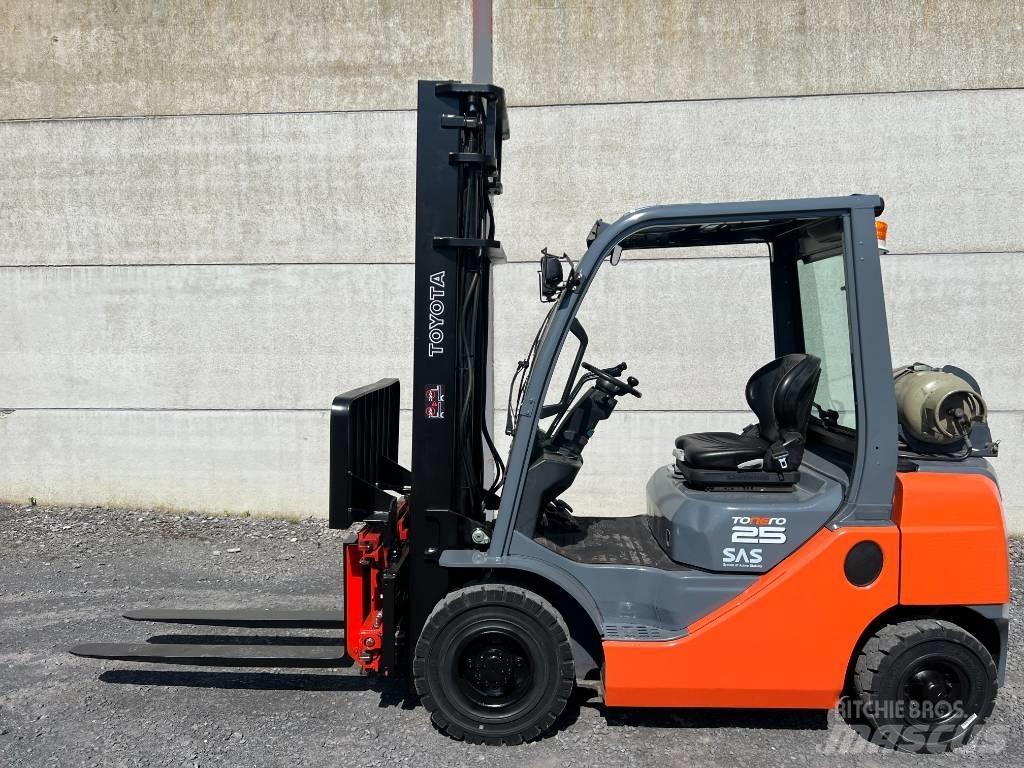 Toyota 02-8FGF25 LPG'li forkliftler
