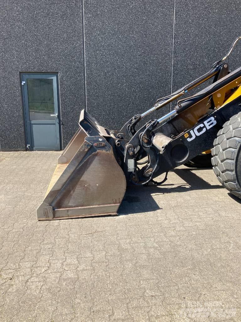 JCB 437 HT HL Tekerlekli yükleyiciler