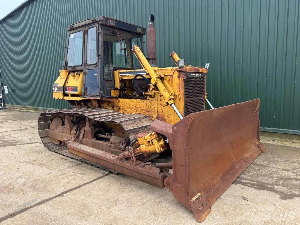 Komatsu D63E-1 Paletli dozerler