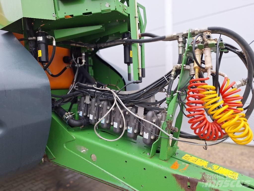 Amazone UX 11200 Çekilir pülverizatörler
