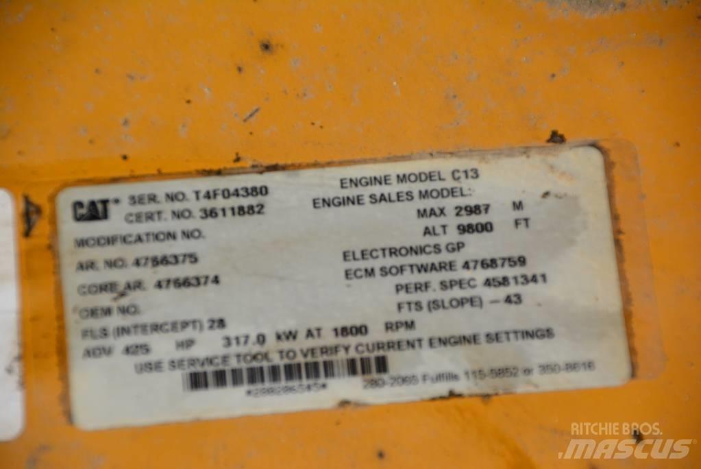 CAT 352 F L Paletli ekskavatörler