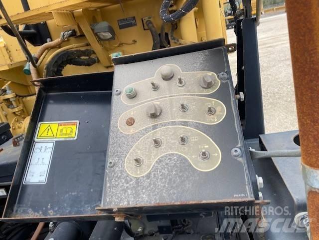 CAT AP1055E Asfalt sericiler