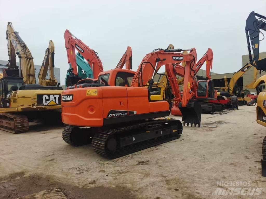Doosan DX 140 Paletli ekskavatörler