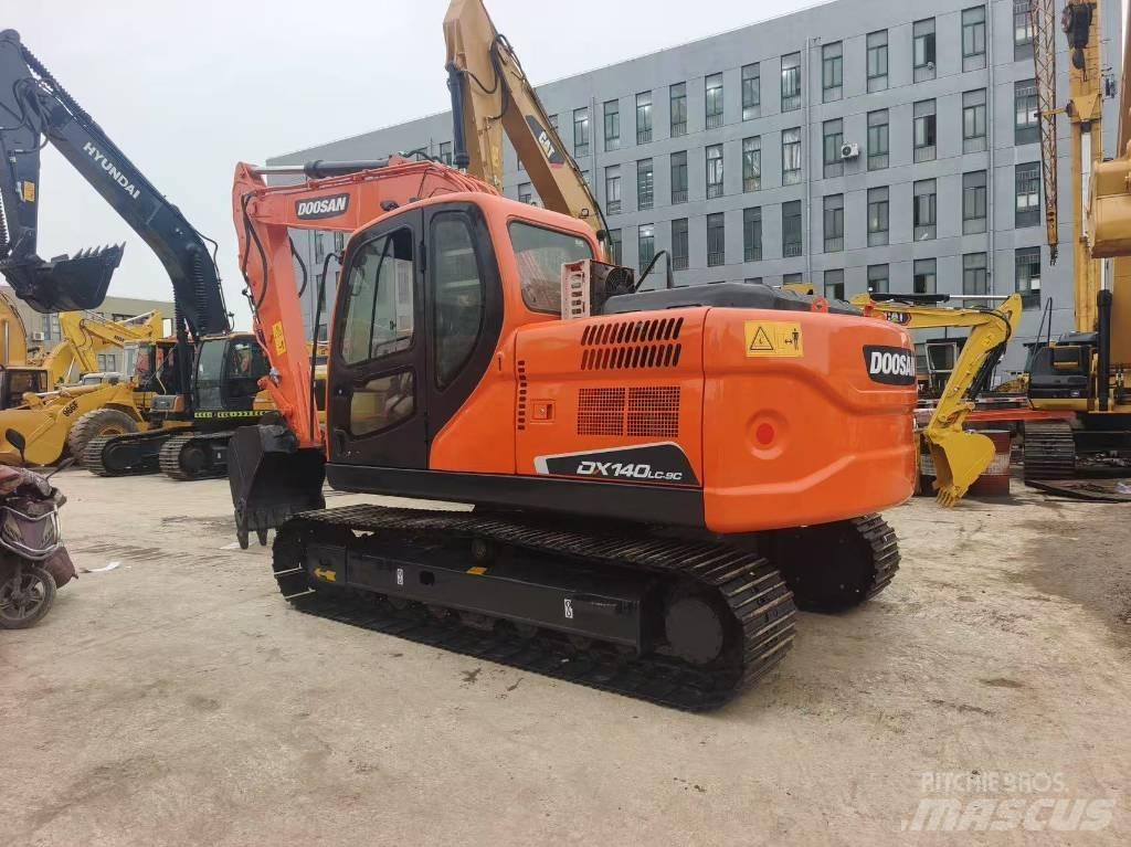 Doosan DX 140 Paletli ekskavatörler