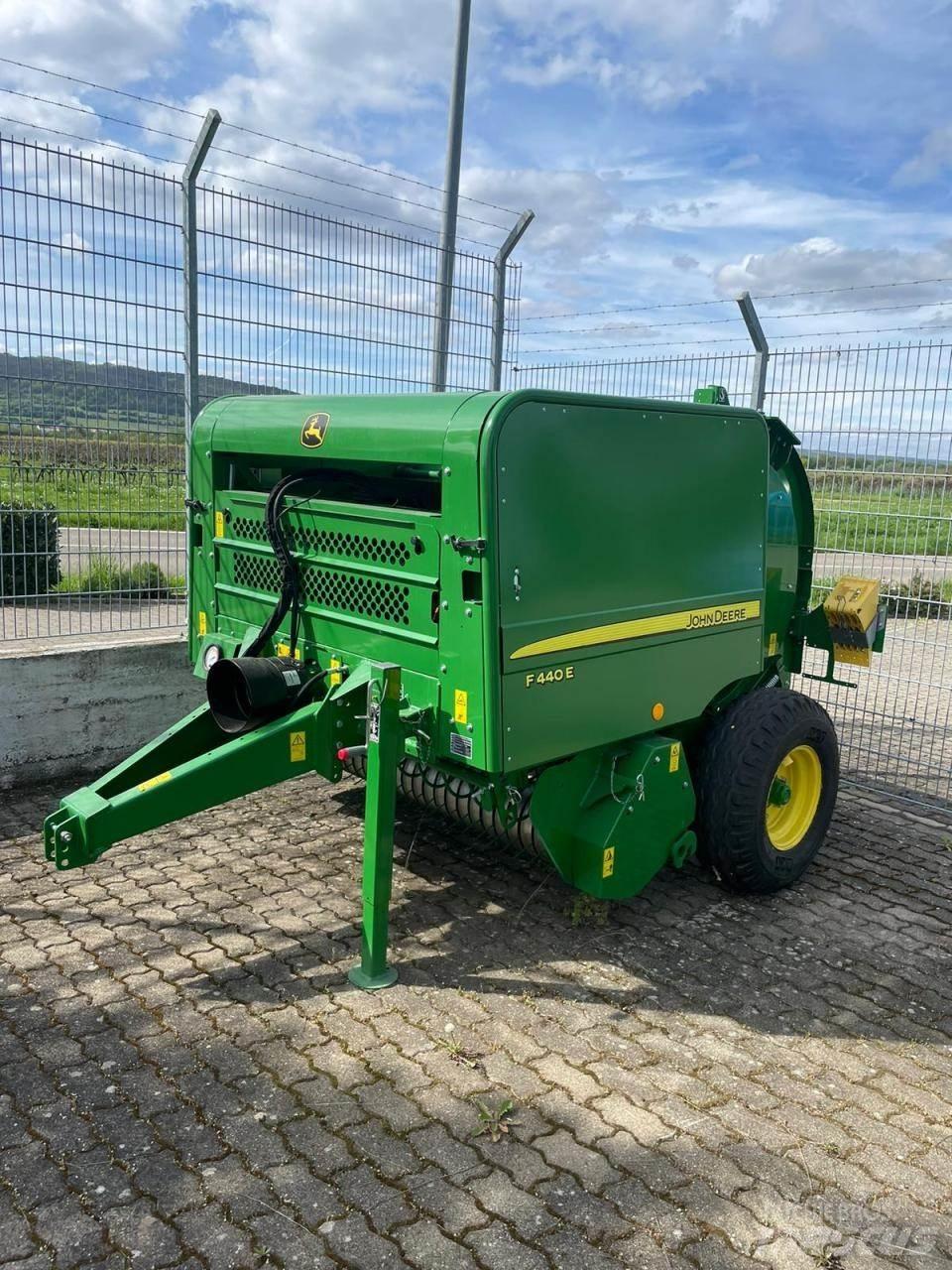 John Deere F440E Rulo balya makinalari