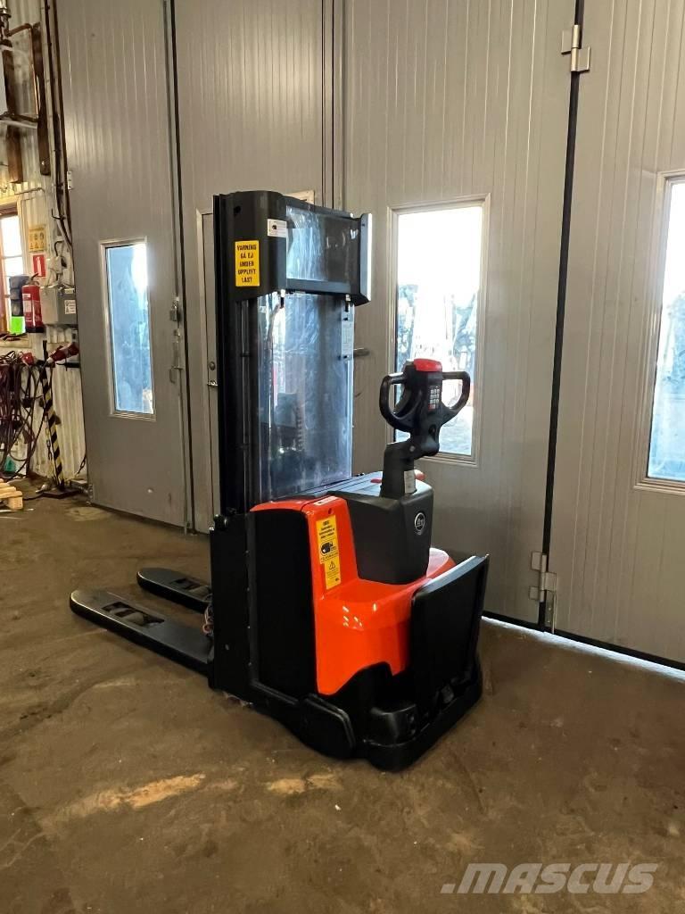 BT truck SWE 120 L Yaya kumandali istif makinasi