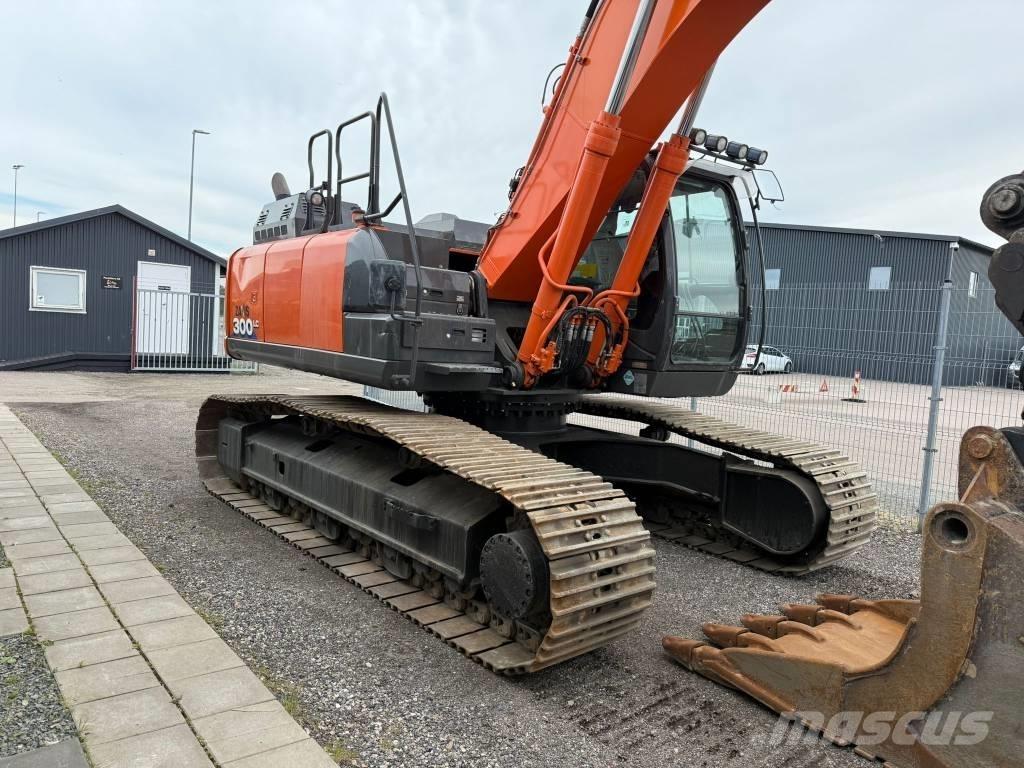 Hitachi ZX 300 LC-6 Paletli ekskavatörler