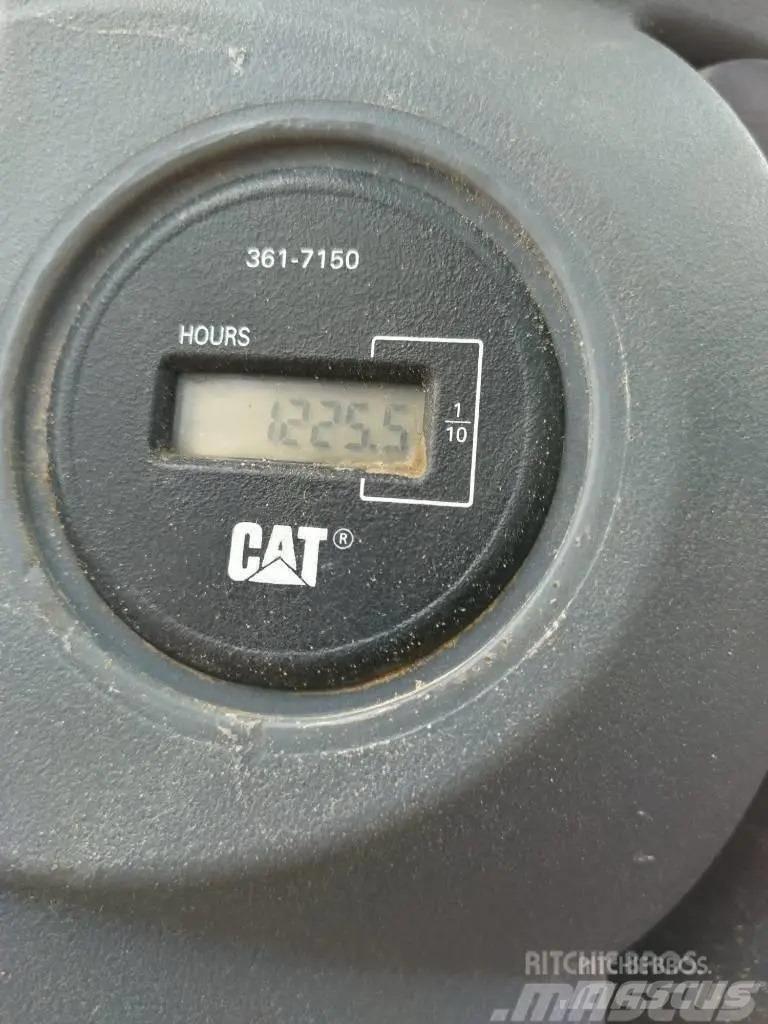 CAT CP 44 Tek tamburlu silindirler