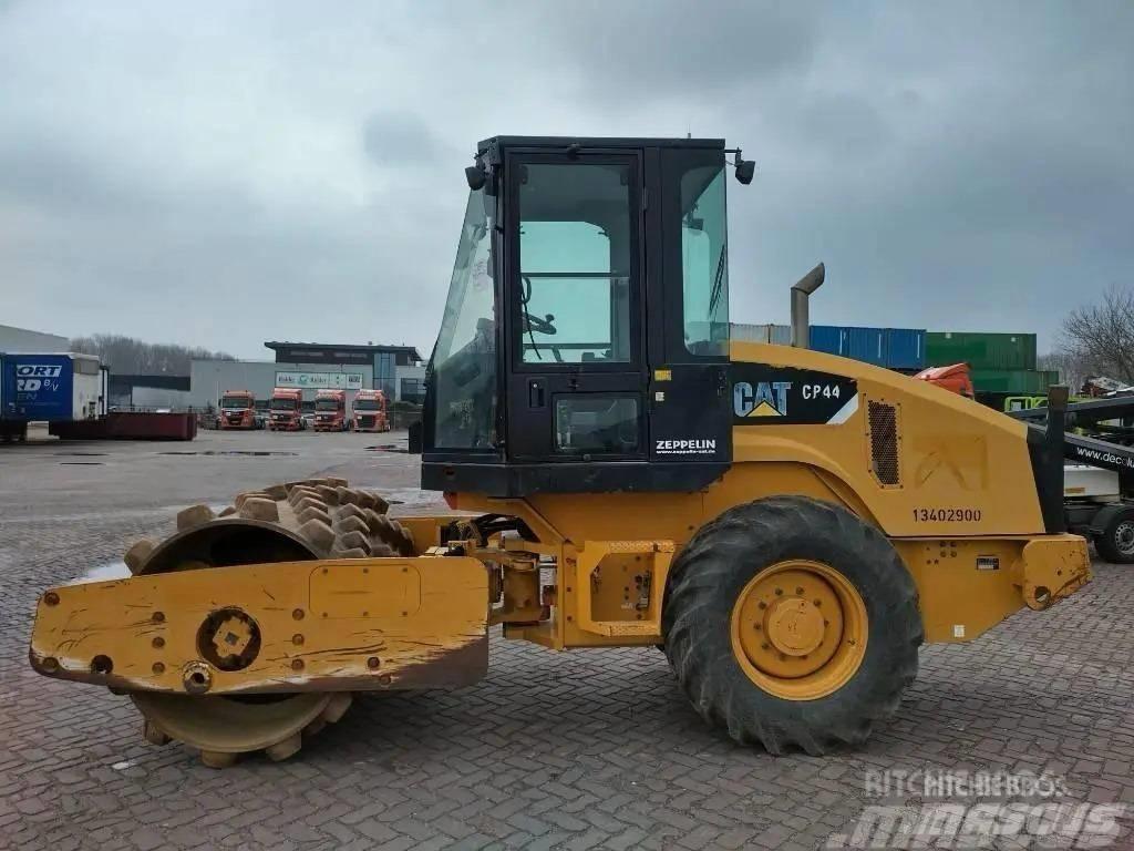 CAT CP 44 Tek tamburlu silindirler