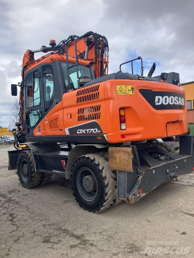 Doosan DX 170 W Lastik tekerli ekskavatörler