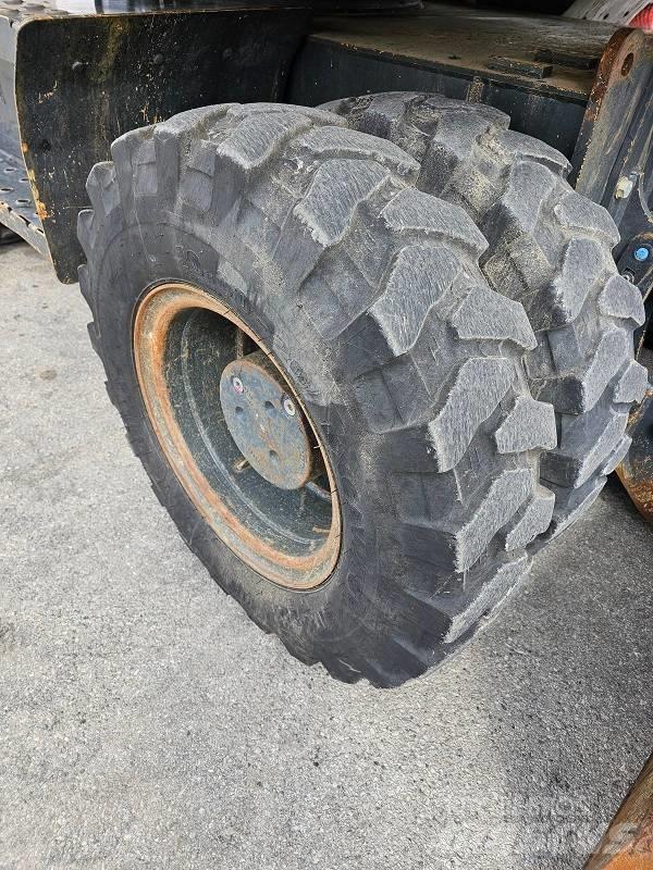 Komatsu PW 148-8 Lastik tekerli ekskavatörler
