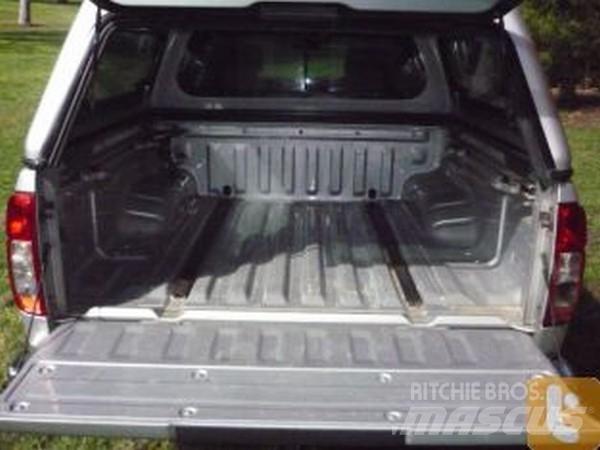Nissan NAVARA ST-X Panel vanlar