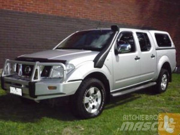 Nissan NAVARA ST-X Panel vanlar