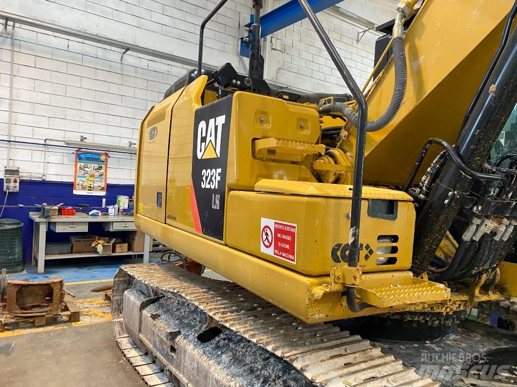 CAT 323F LN Paletli ekskavatörler