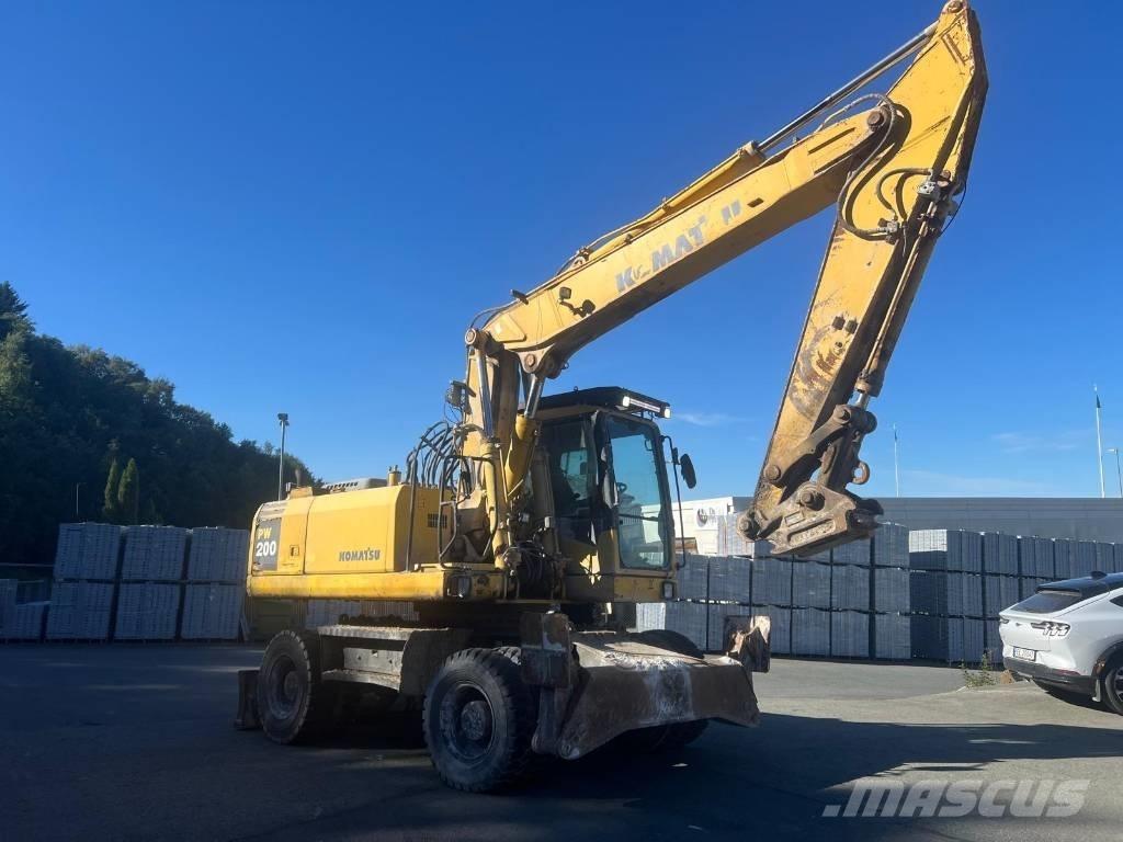 Komatsu PW 200-7 Lastik tekerli ekskavatörler