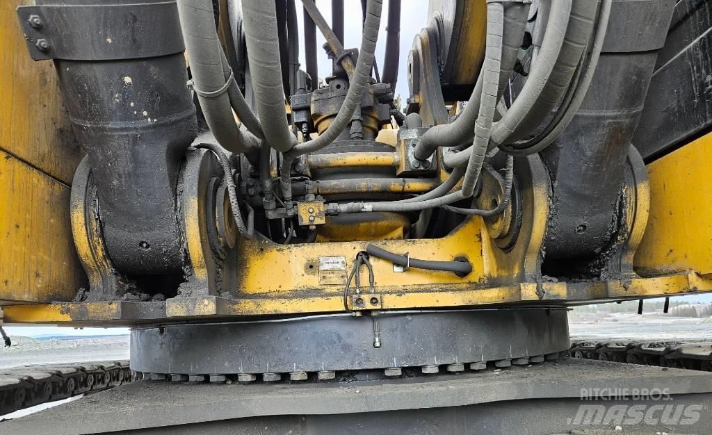 CAT 390 F Paletli ekskavatörler