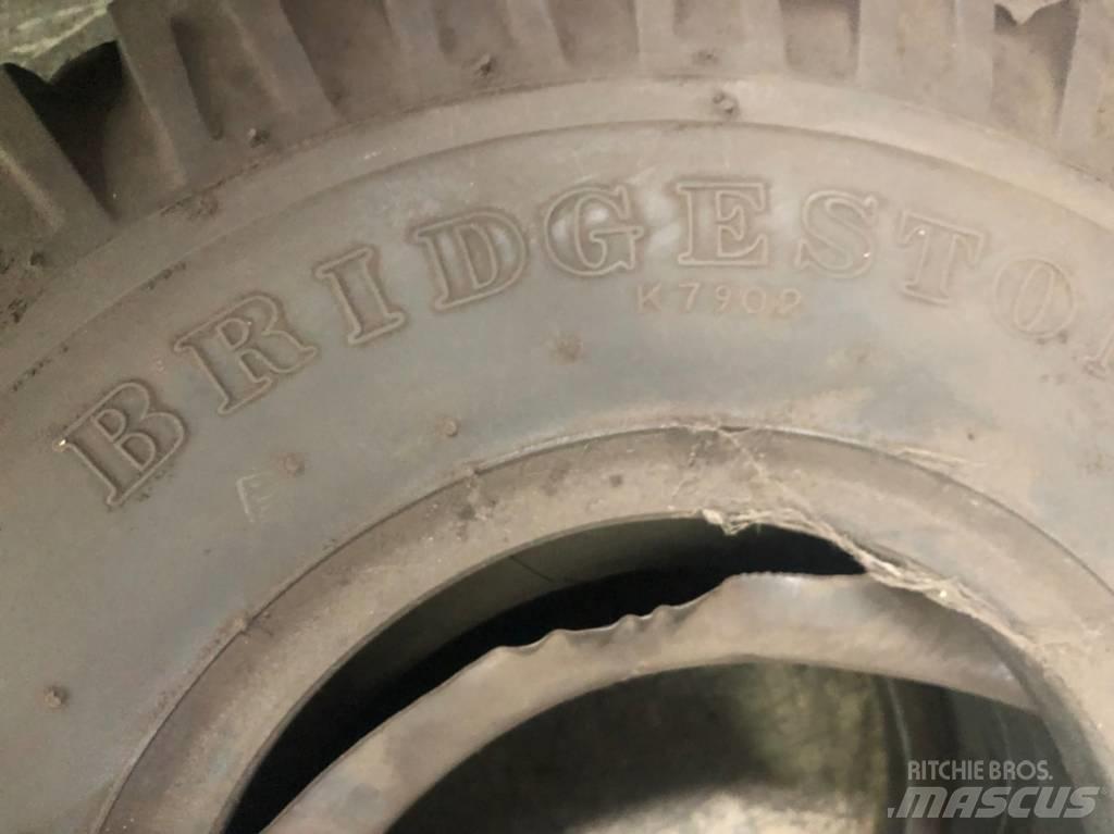 Bridgestone 21x8-9 Lastikler