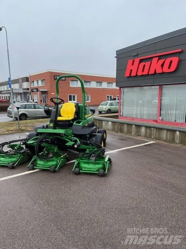 John Deere 9009 Pürüzlü arazi, kırpma ve çevresel çim biçme makineleri