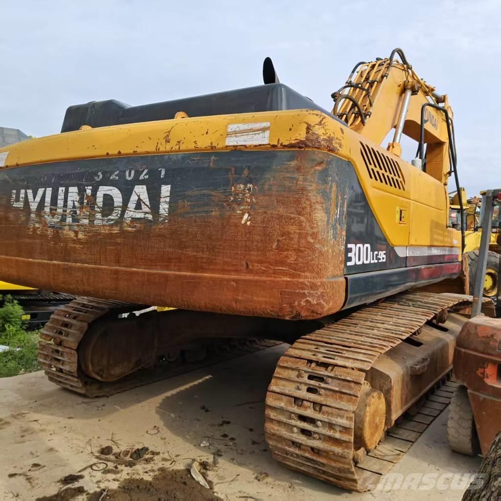 Hyundai R300LC Paletli ekskavatörler