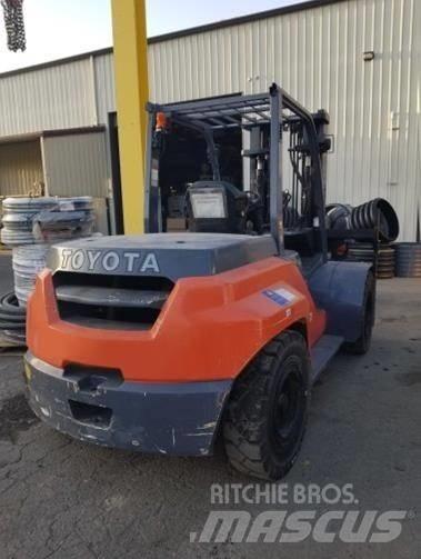 Toyota 8FD70U Dizel forkliftler