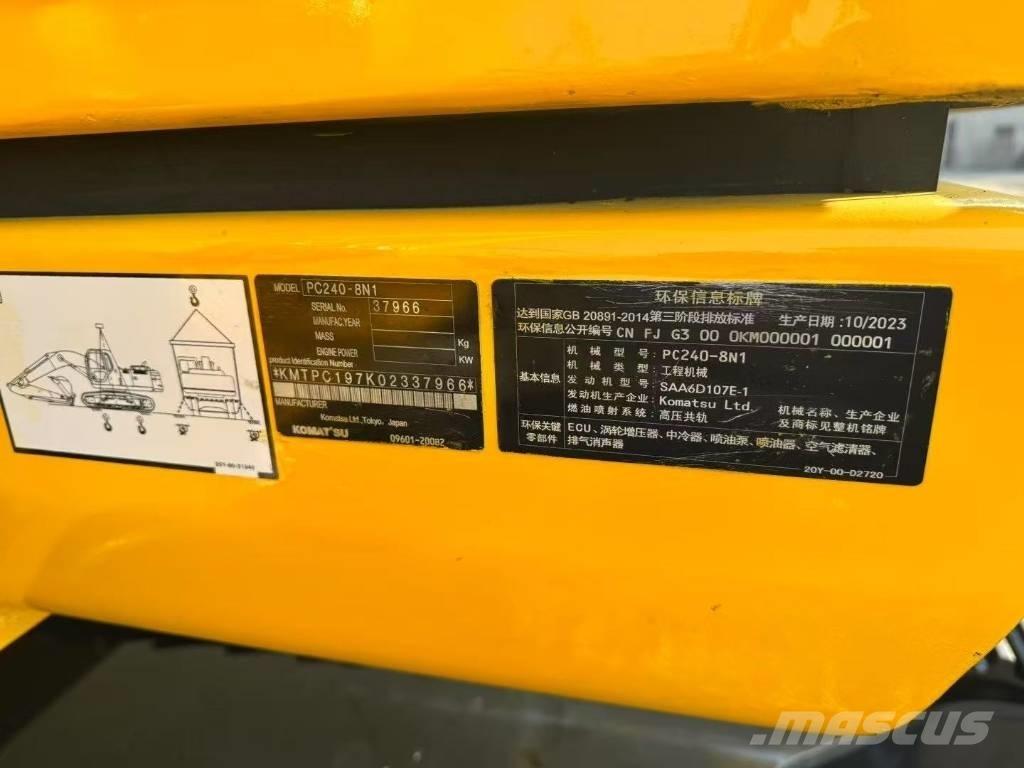 Komatsu 240-8N1 Paletli ekskavatörler