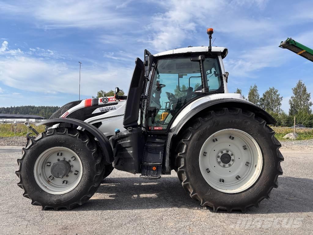 Valtra T215 Versu Traktörler