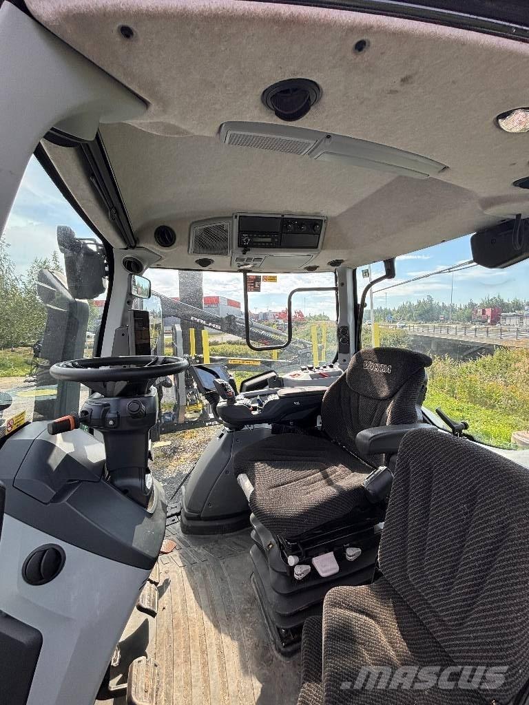 Valtra T215 Versu Traktörler
