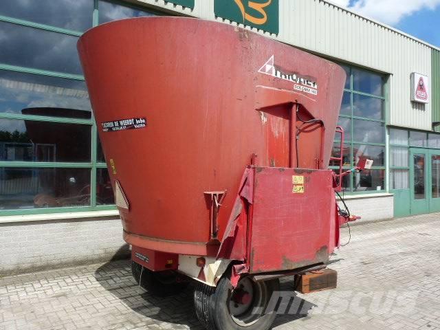 Trioliet SM-14 Hayvan besleyiciler