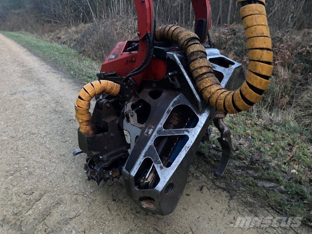 Komatsu C 144 Biçerdöverler