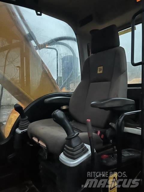 JCB JS 220 LC Paletli ekskavatörler