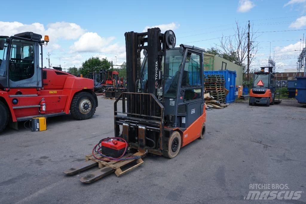 Toyota 8FBMKT25 Elektrikli forkliftler