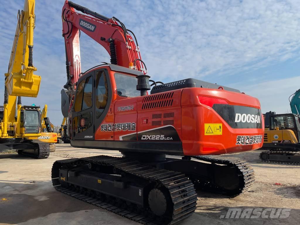 Doosan DX 225 LCA Paletli ekskavatörler