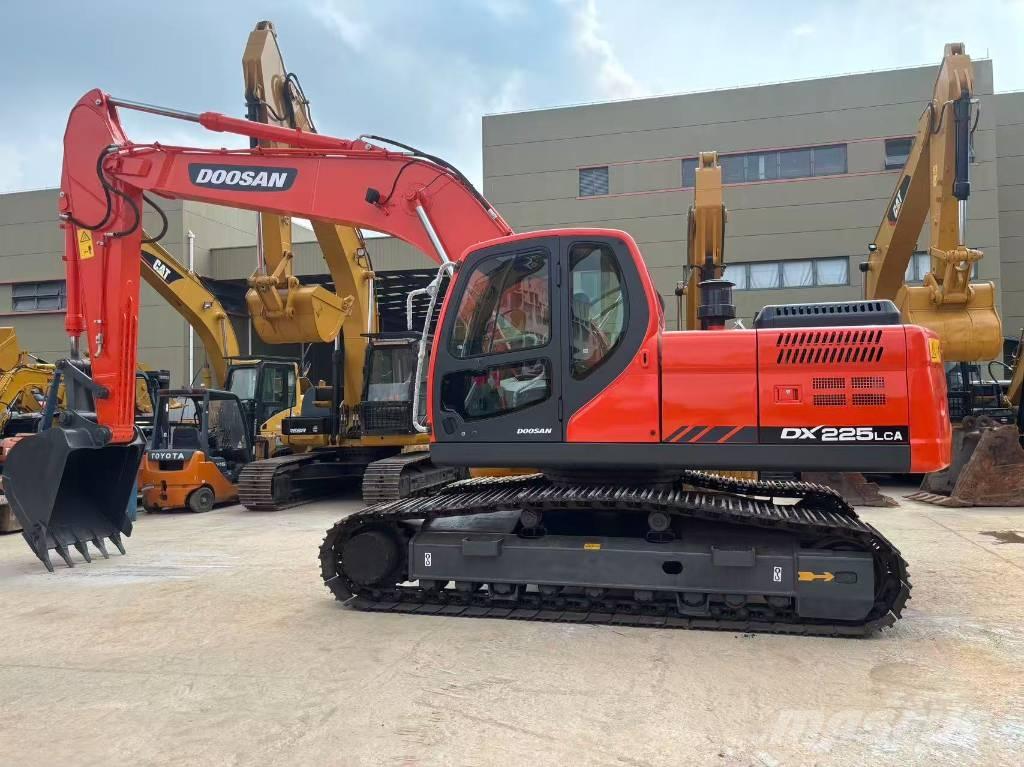 Doosan DX 225 Paletli ekskavatörler