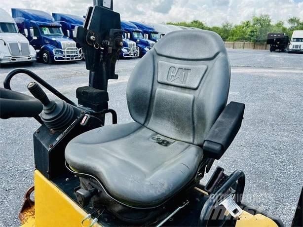 CAT CB 24 Çift tamburlu silindirler