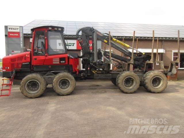 Komatsu 835 Tomruk yükleyici traktörler