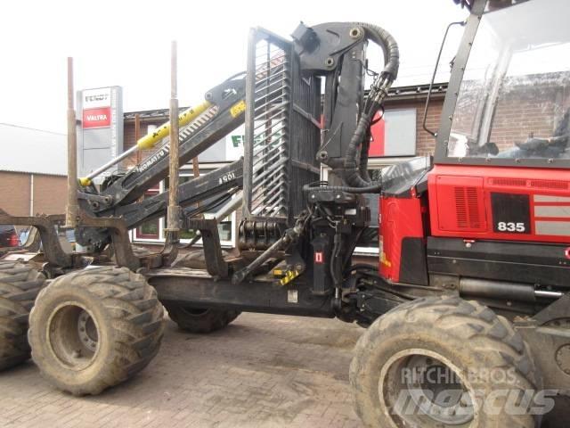 Komatsu 835 Tomruk yükleyici traktörler