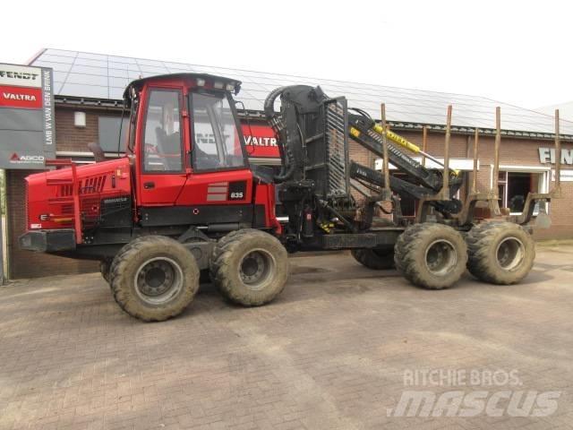 Komatsu 835 Tomruk yükleyici traktörler