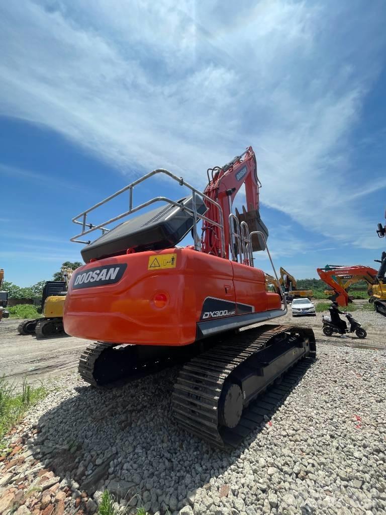Doosan DX 300 Paletli ekskavatörler