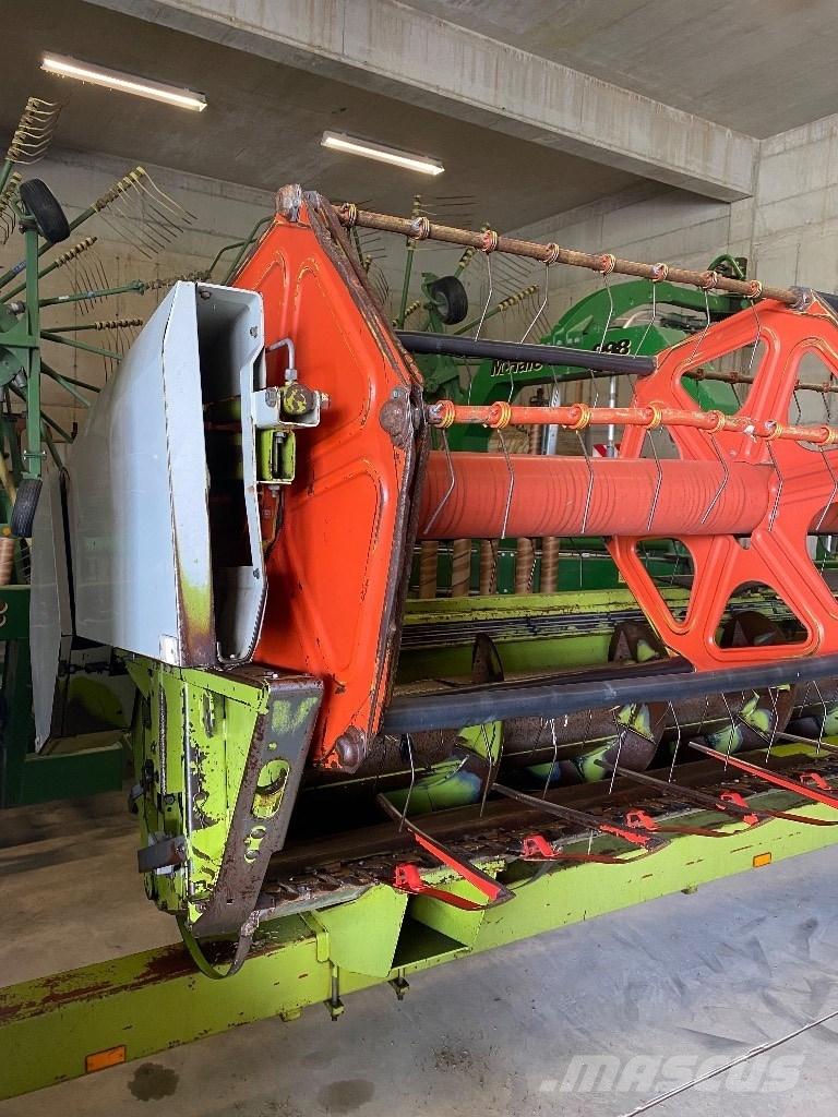 CLAAS Commandor 228 Biçerdöverler