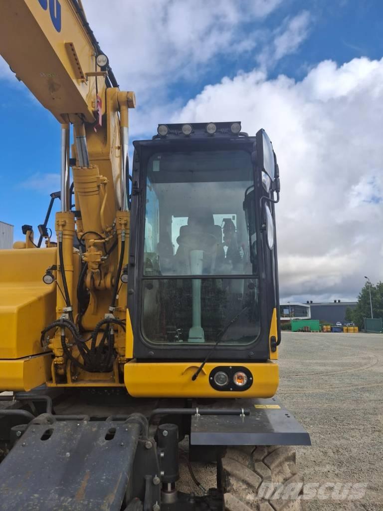 Komatsu PW158-11 Lastik tekerli ekskavatörler