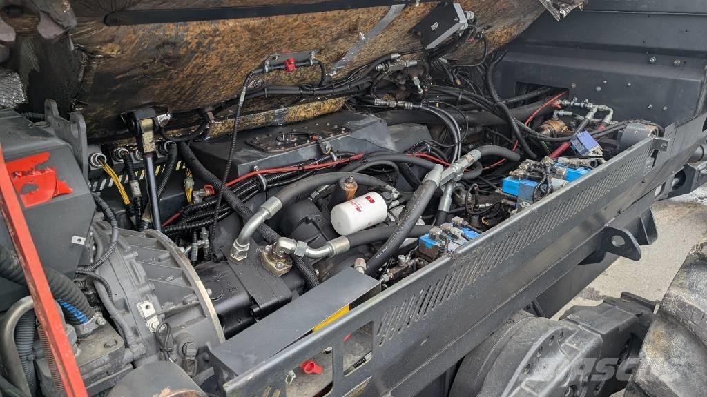 Ponsse Wisent 8W Tomruk yükleyici traktörler