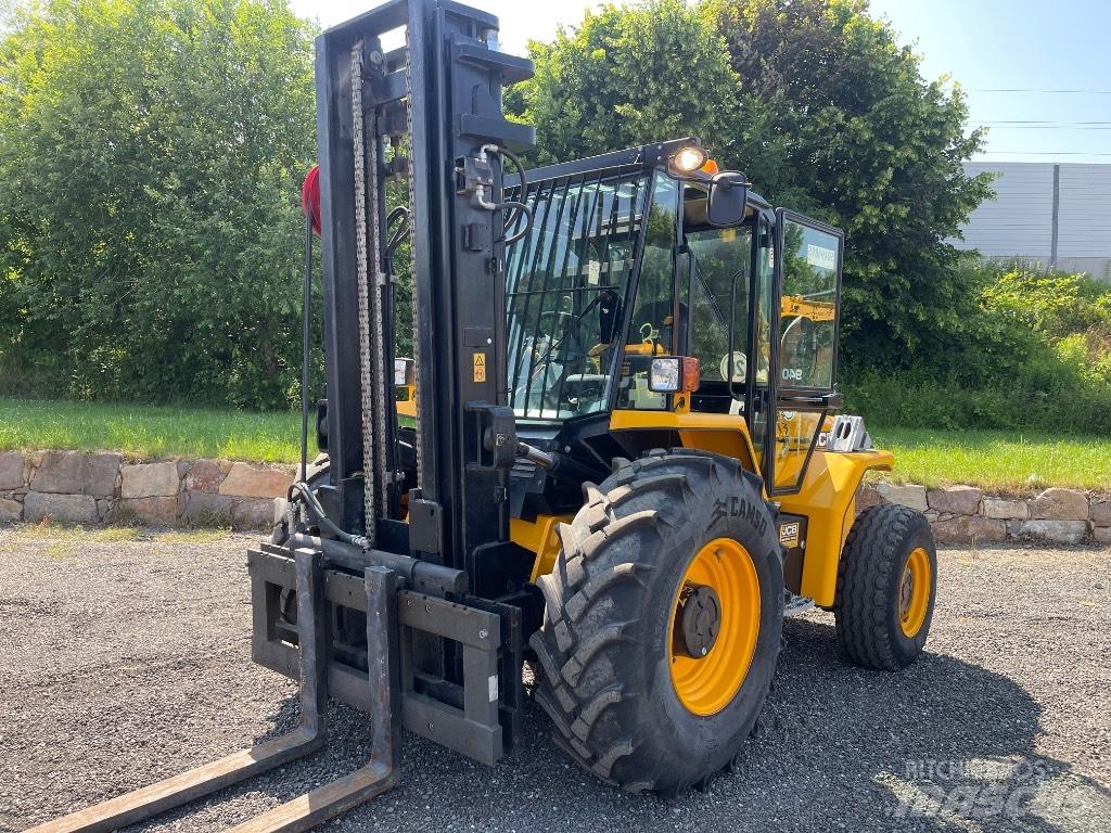 JCB 940-2 T4 Arazi tipi forklift