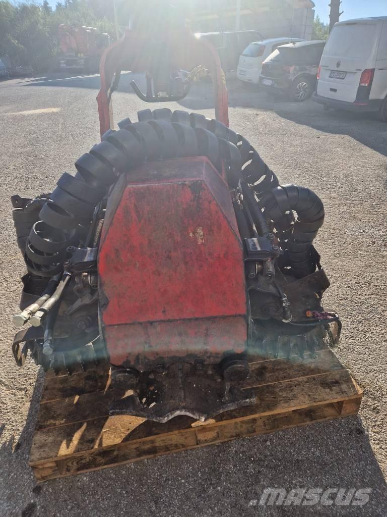 Komatsu 124 Ağaç budama makineleri