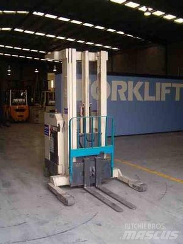 Crown 35RRTT210 Reach truck - depo içi istif araçları