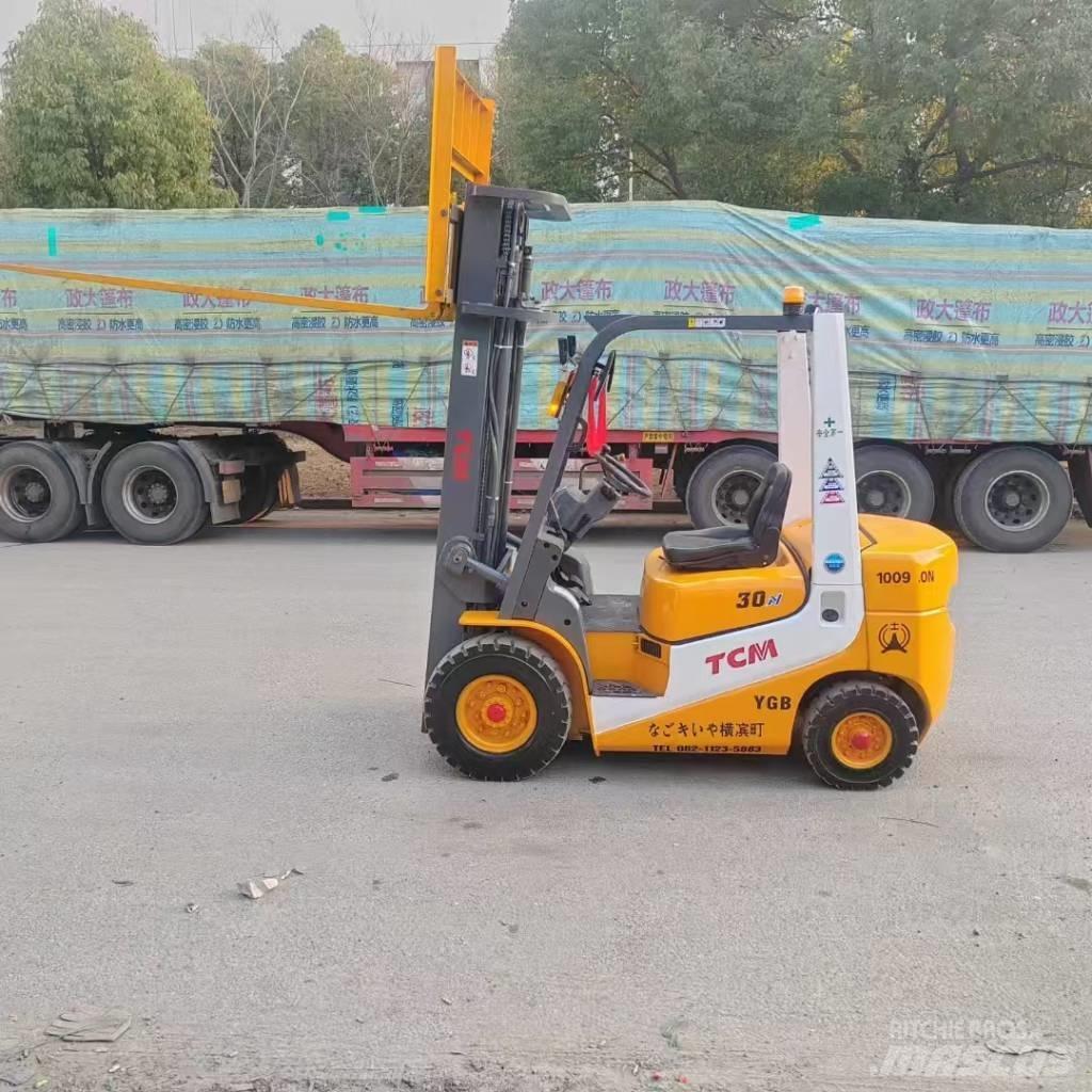 TCM FD30 Reach truck - depo içi istif araçları