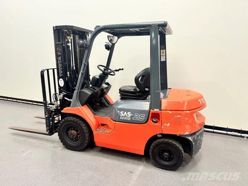 Toyota 02-7 FDF 25 Dizel forkliftler