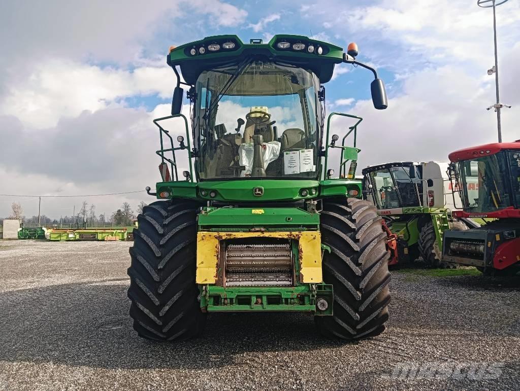 John Deere 8800 Kendi yürür silaj makinalari
