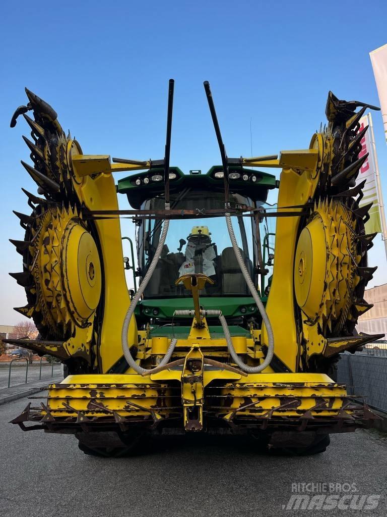 John Deere 8800 Kendi yürür silaj makinalari