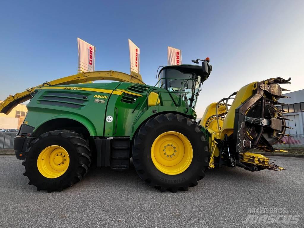 John Deere 8800 Kendi yürür silaj makinalari